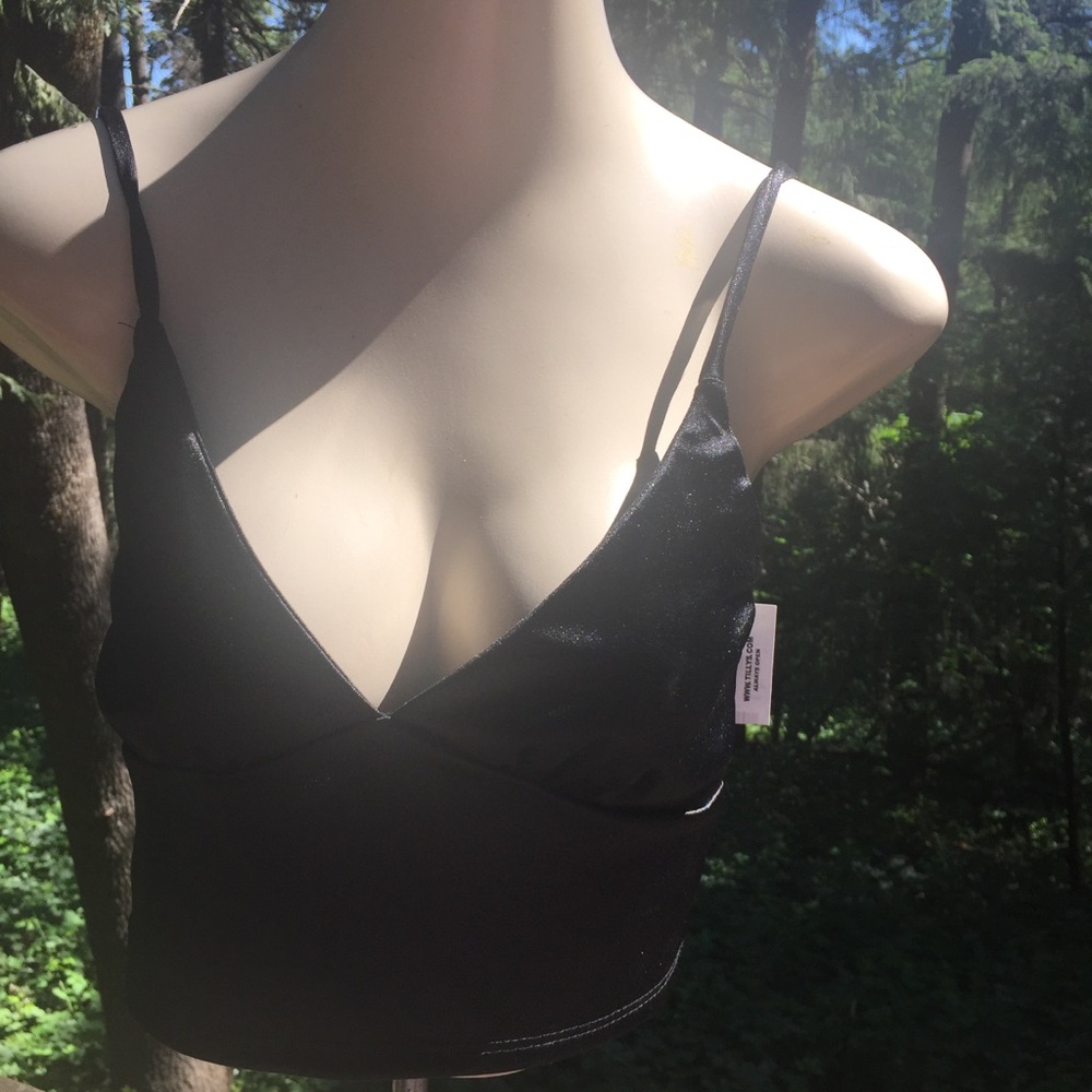 Slinky black crop top - Picture 2 of 5